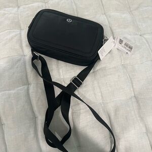 lululemon athletica crossbody black camera bag